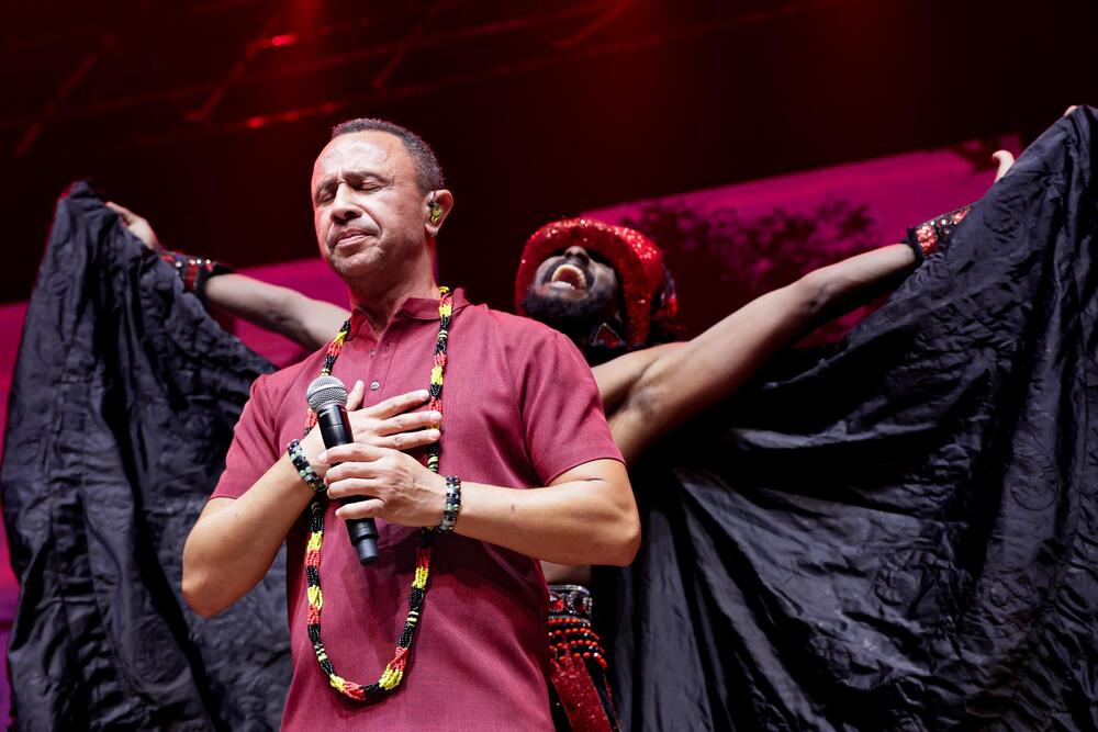 SANDRO LUIZ CELEBRA 10 ANOS DE CARREIRA COM SHOW ESPECIAL NO QUALISTAGE