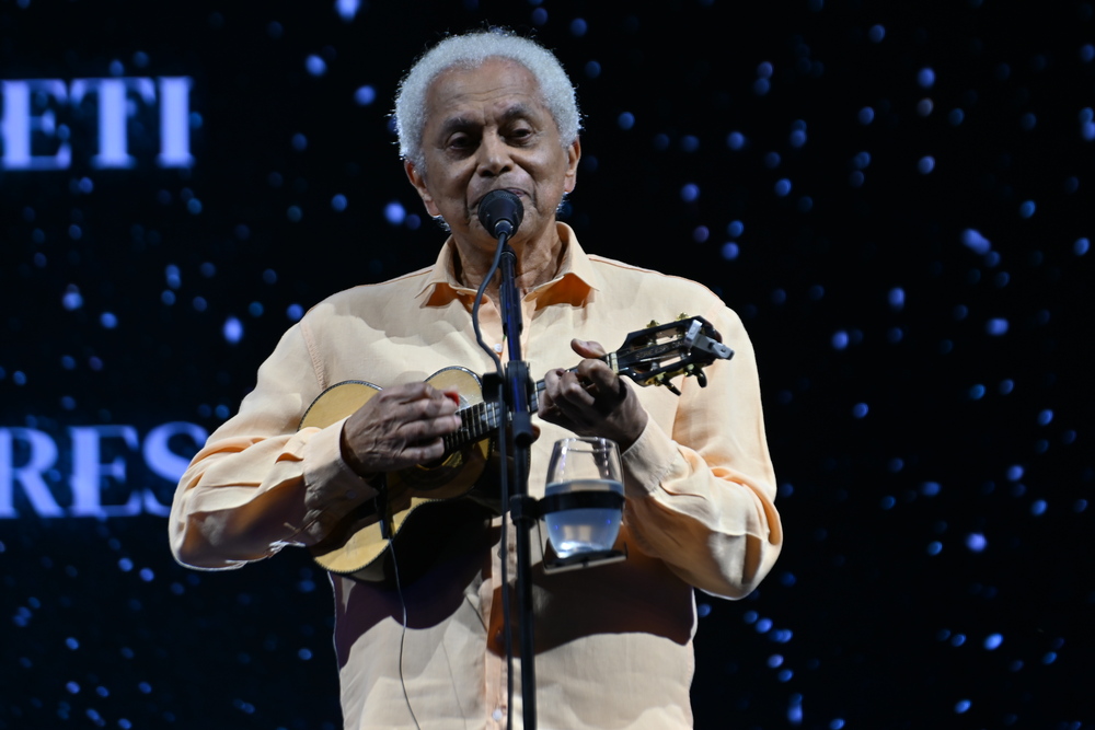 Paulinho da Viola emociona em show histórico em Niterói com mais de cinco mil pessoas