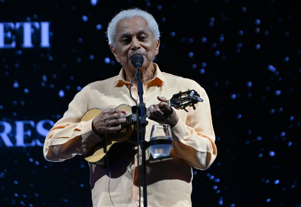 Paulinho da Viola emociona em show histórico em Niterói com mais de cinco mil pessoas