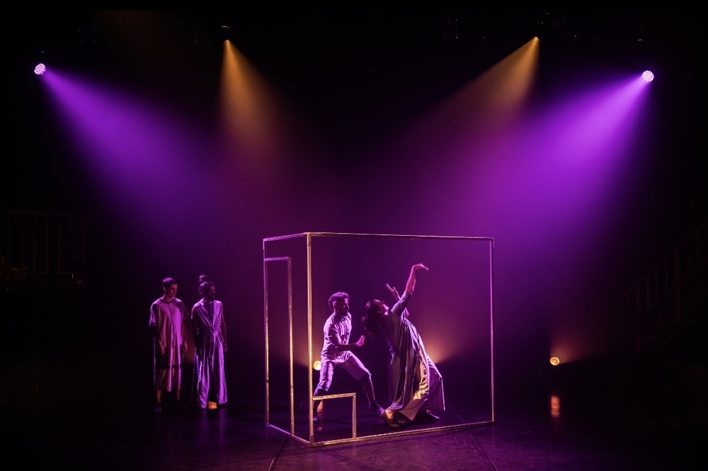 Espetáculo 'Feio' reflete sobre redes sociais, tecnologia e o desejo de aceitação em nova temporada nos teatros da UFF e Gaylussac