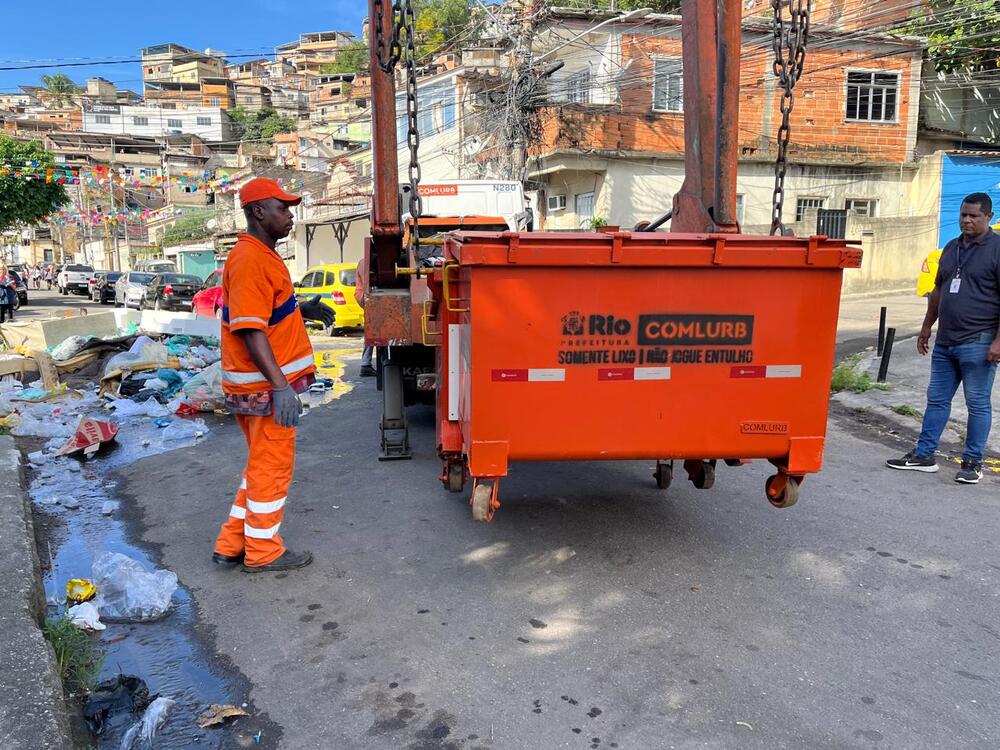 Subprefeitura dos Grandes Complexos e Comlurb iniciam implantação de 150 contêineres de grande capacidade no Complexo da Penha