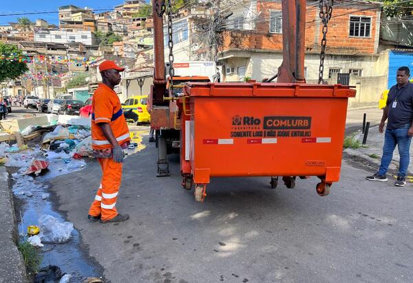Subprefeitura dos Grandes Complexos e Comlurb iniciam implantação de 150 contêineres de grande capacidade no Complexo da Penha