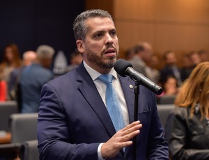 Médicos formados antes de 2004 poderão atuar como especialistas sem exigência de registro adicional