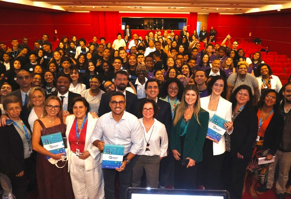 Cedae anuncia ampliação de vagas para programas Replantando Vida e Jovem Aprendiz