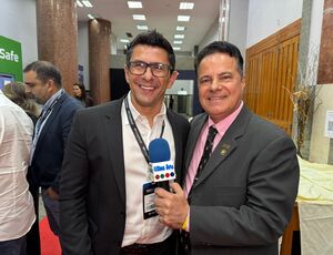 Galileu Freitas, prefeito de Sumidouro, destaca importância da capacitação em nova lei de licitações durante SECOMP em Mangaratiba