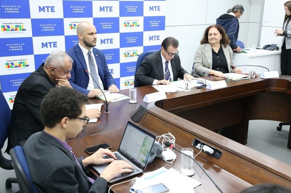 Estoque de empregos com carteira assinada supera 48 milhões e tem novo recorde