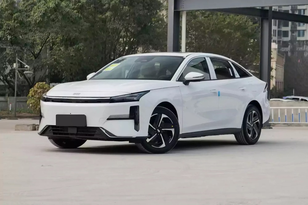 Geely aposta no etanol brasileiro e planeja produzir híbridos no Paraná em parceria com a Renault