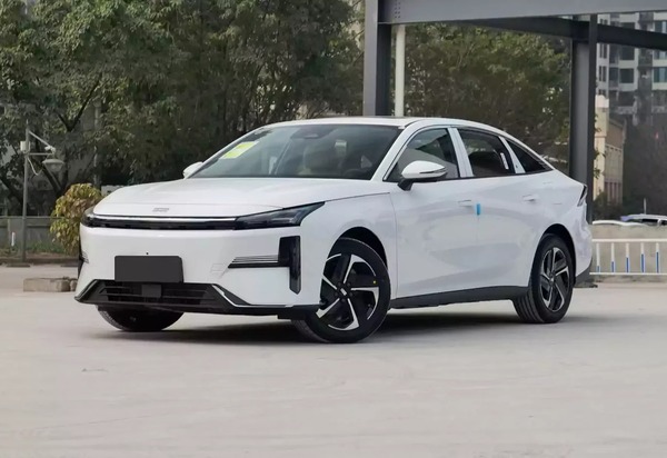 Geely aposta no etanol brasileiro e planeja produzir híbridos no Paraná em parceria com a Renault