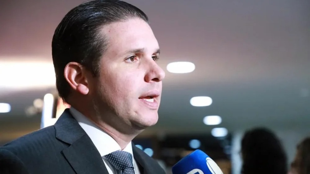 Enquanto fala em conter gastos, Motta viaja em jato da FAB a evento de Gilmar, em Portugal