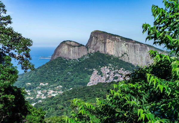 Museu virtual Rio Memórias lança sua vigésima galeria online “Rio sobre rochas”, com debate no Anfiteatro Junito Brandão, no campus da PUC Rio