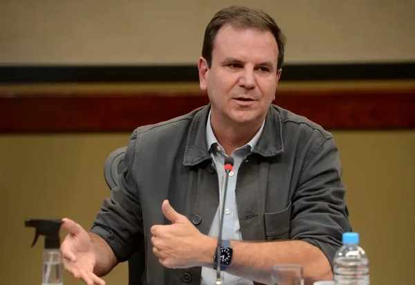 Vice Eduardo Cavaliere quer Paes candidato, mas Paes nega candidatura ao governo e políticos veem estratégia por trás da negativa