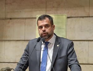 Vereador Poubel repudia atitude de Ferreirinha e diz que secretário de Educação deve deixar o cargo