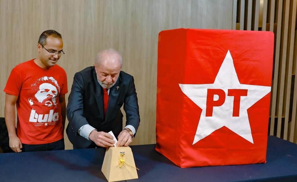 Lula participa de eleição interna para comando do PT e vota em hotel no Rio durante cúpula do Brics