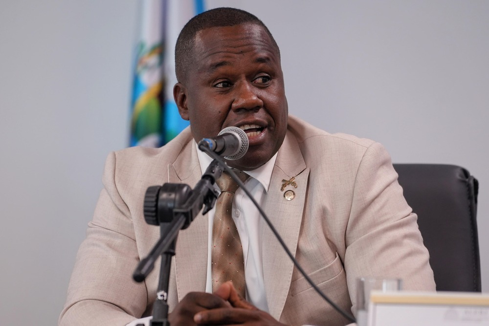 Alerj promulga proibição da venda de produtos em garrafas de vidro nos arredores de estádios