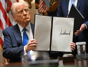 Trump manda carta para Lula e anuncia tarifa de 50% para Brasil