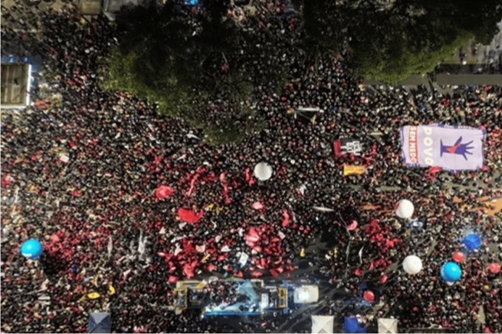 O gigante acordou: Tarifaço de Trump em prol de Bolsonaro pode salvar a popularidade de Lula e Ato da Esquerda leva mais gente que de Bolsonaro, segundo a USP