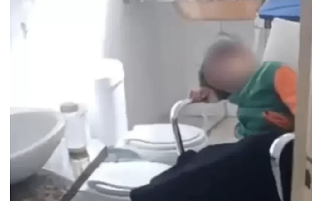 Professora é presa por amarrar criança autista em banheiro de escola