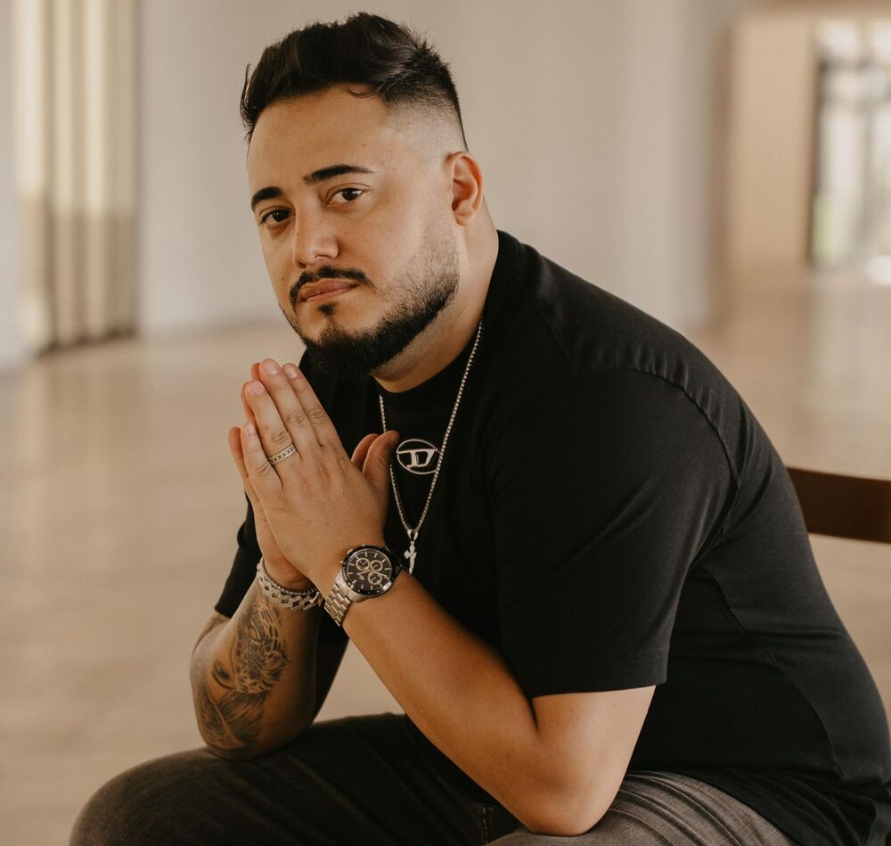 Wallace Moura, O Joalheiro das celebridades brasileiras ganha destaque em Peças  nas Celebridades internacionais também