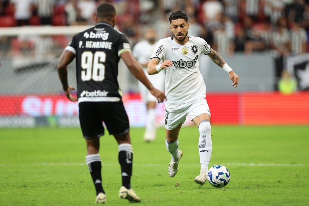 Botafogo vence o Vasco por 2 x 0 e sobe para o quinto lugar no Brasileirão