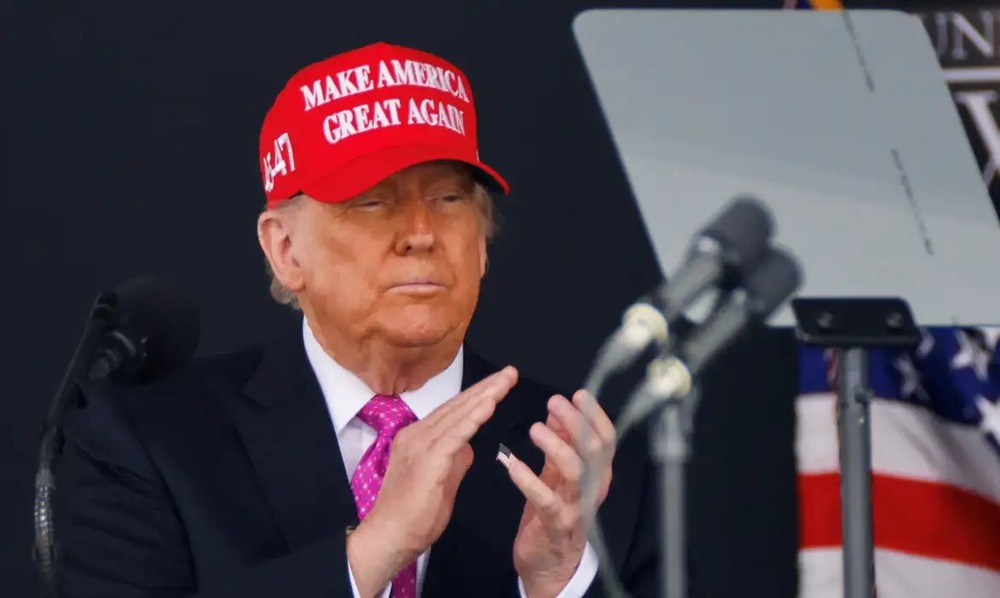 Trump intensifica guerra comercial com tarifas de 30% para UE e México