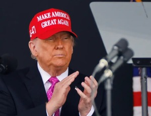 Trump intensifica guerra comercial com tarifas de 30% para UE e México