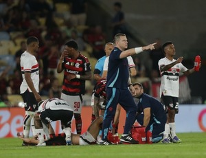 Flamengo emite nota oficial sobre Ayrton Lucas e Alex Sandro