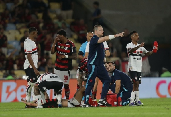 Flamengo emite nota oficial sobre Ayrton Lucas e Alex Sandro