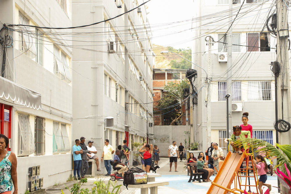 Moradores do Conjunto Habitacional Viçoso Jardim recebem título de propriedade da Prefeitura de Niterói
