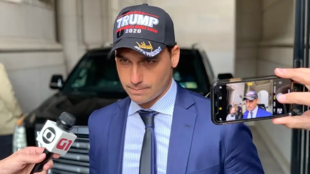 Eduardo Bolsonaro diz que ‘provavelmente’ abrirá mão do mandato de deputado