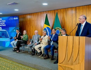 Taxistas terão economia de R$ 9 milhões por ano com a isenção da taxa de verificação de taxímetros