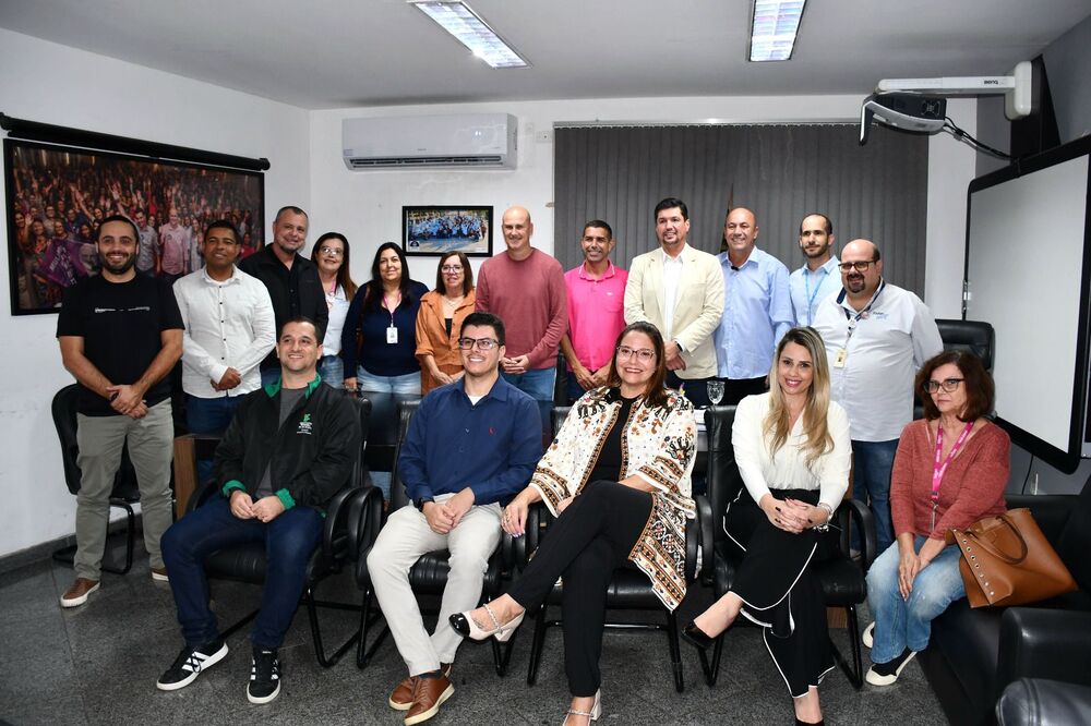 Prefeito Tande Vieira sanciona lei que garante transporte gratuito para estudantes de instituições técnicas e do Sistema “S” em Resende