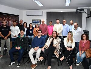 Prefeito Tande Vieira sanciona lei que garante transporte gratuito para estudantes de instituições técnicas e do Sistema “S” em Resende