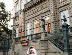 Exposição “Agô Babá: O Legado de Alabá” ocupa o MUHCAB e resgata a memória ancestral da Pequena África