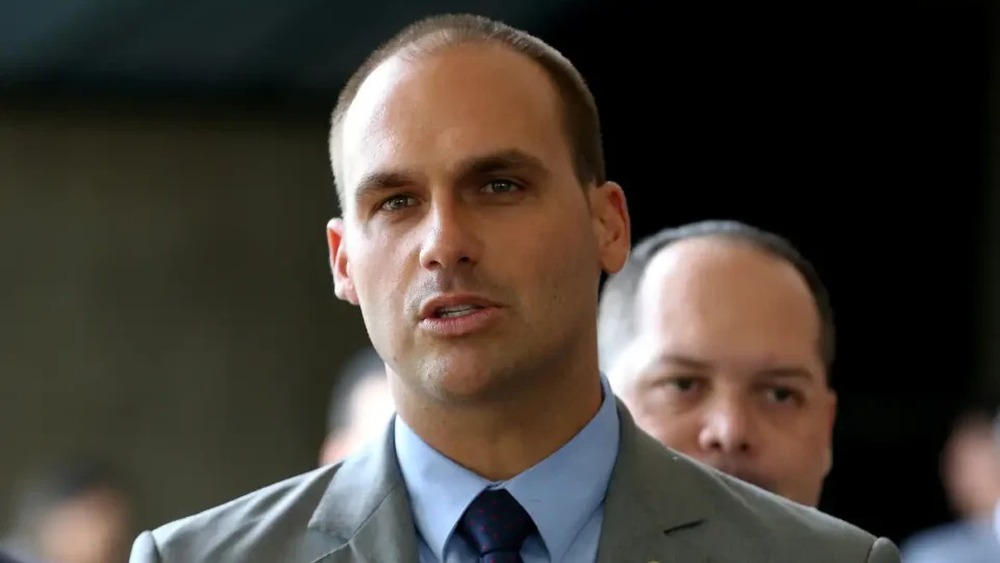 PT pede prisão de Eduardo Bolsonaro ao STF por ‘traição à Pátria’