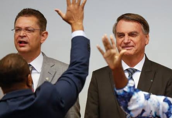 Bolsonaro é alvo de operação da PF e terá que usar tornozeleira por ordem do STF