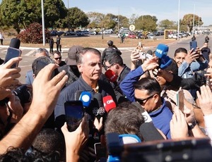 Ação contra Bolsonaro cita reunião com embaixador e posts nas redes sociais