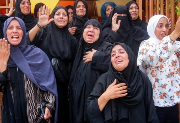 Mais de 70 pessoas em busca de comida são mortas em Gaza; Israel ordena evacuação