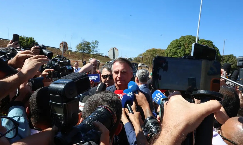 Defesa de Bolsonaro tem 24 h para enviar explicações a Moraes