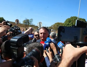 Defesa de Bolsonaro tem 24 h para enviar explicações a Moraes