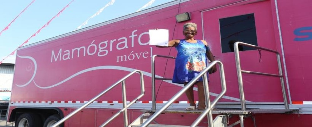 Mamógrafo móvel da SES-RJ estaciona na quadra da Beija-Flor para a realização gratuita de mamografias e ultrassonografias