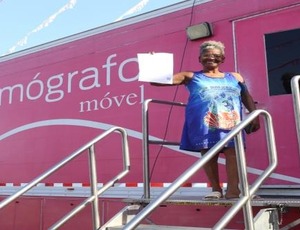Mamógrafo móvel da SES-RJ estaciona na quadra da Beija-Flor para a realização gratuita de mamografias e ultrassonografias