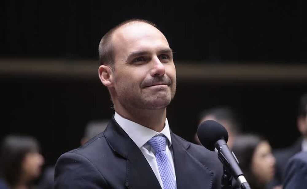 Ministro do STF adverte: governadores que acolherem Eduardo Bolsonaro para evitar cassação podem enfrentar problemas legais