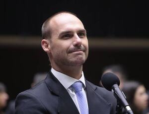 Ministro do STF adverte: governadores que acolherem Eduardo Bolsonaro para evitar cassação podem enfrentar problemas legais