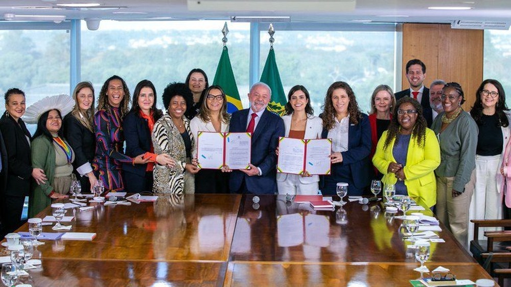 Lula sanciona lei que garante 30% de participação feminina nos conselhos das estatais