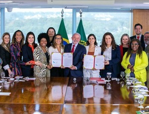 Lula sanciona lei que garante 30% de participação feminina nos conselhos das estatais