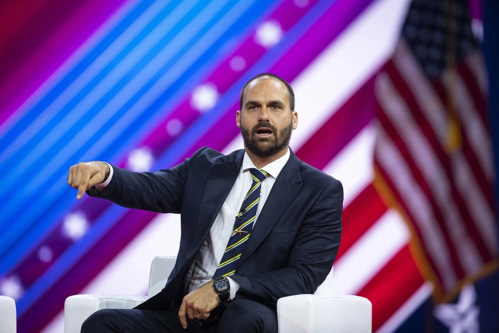 Eduardo Bolsonaro está traindo o Brasil e Lula cobra punição da Câmara