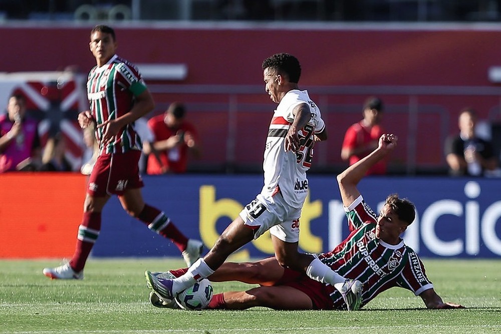 Fluminense joga mal, perde para o São Paulo e se complica no Brasileirão com quatro derrotas seguidas 