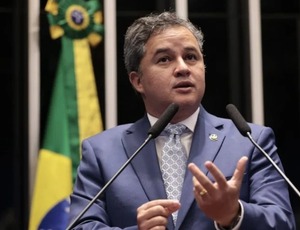 Lula convoca ministros do União Brasil após apoio de Efraim Filho a Bolsonaro