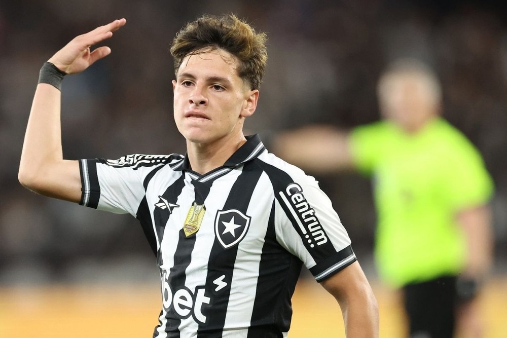 Botafogo resolve no primeiro tempo e vence tranquilo o Bragantino