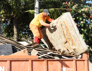 Prefeitura de Niterói realiza projeto “Bota Fora” nas comunidades da Ciclovia e do Jacaré